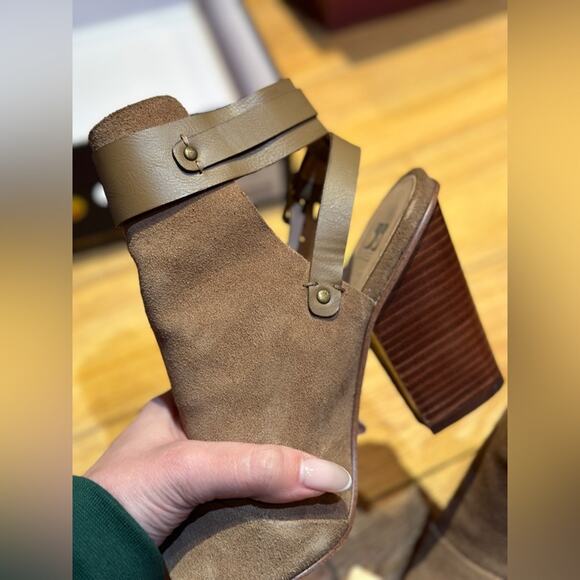 Joe’s Petra heeled peep toe booties. Size 37.5. - Picture 9 of 11